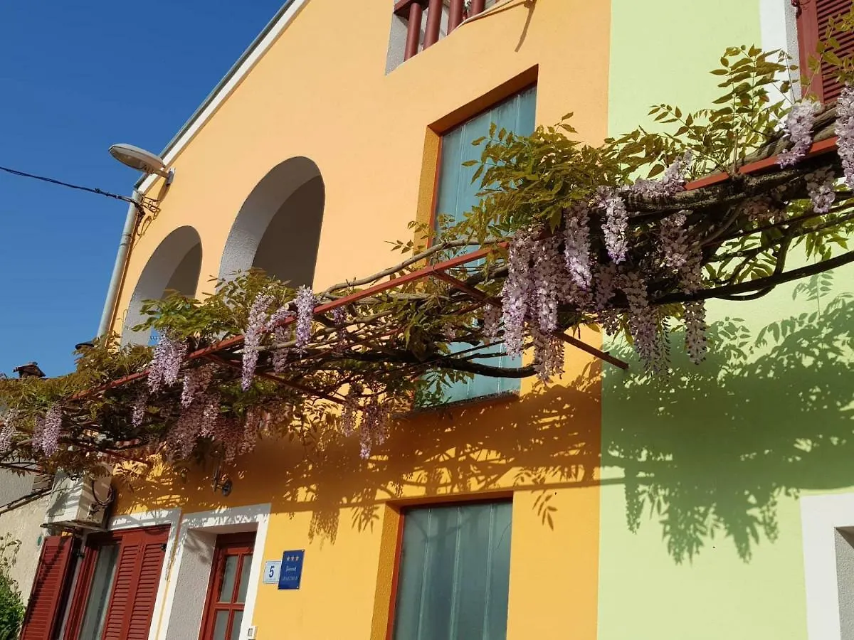 Apartments Judit Tar-Vabriga