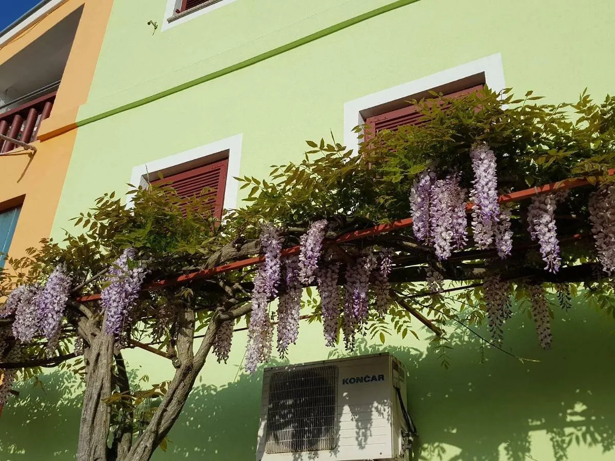 Apartments Judit Tar-Vabriga