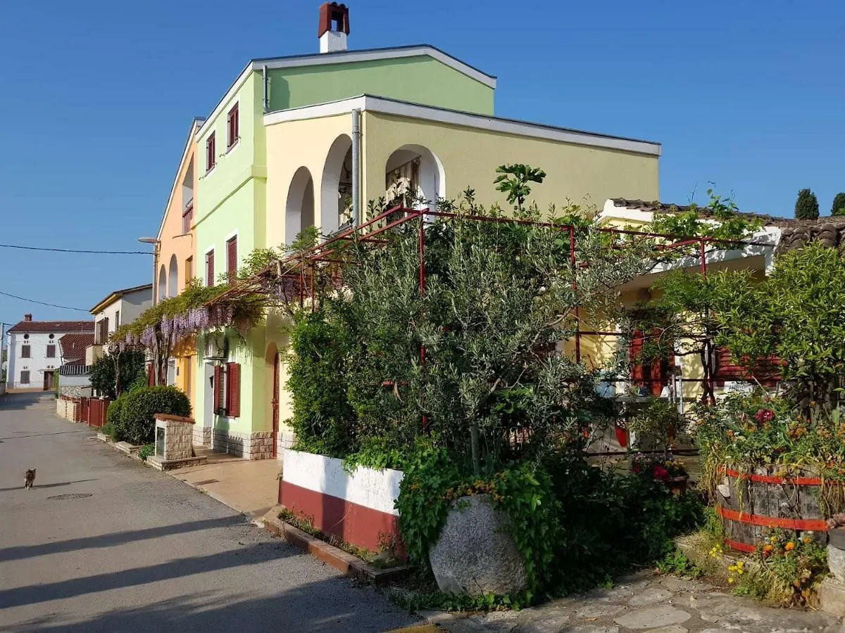 Apartments Judit Tar-Vabriga
